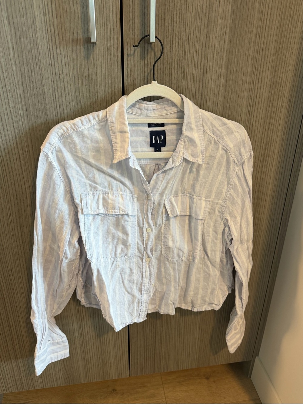 GAP 100% Linen Light Blue and White Striped Button-Up Shirt